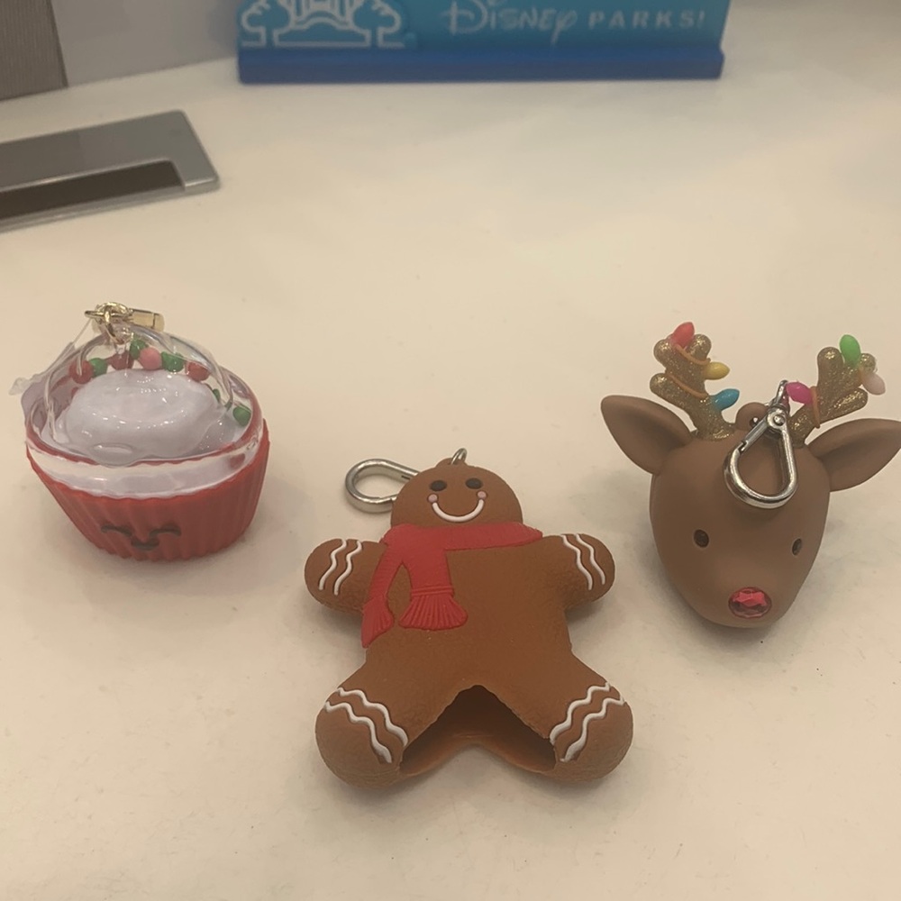 Bath and Body Christmas 🎄 sanitizer holders